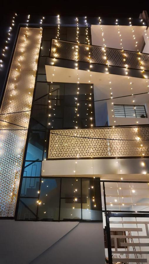 Advaitam Hotel Uddzsaín Kültér fotó